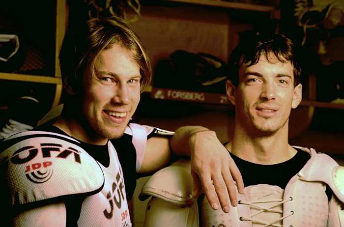 Peter-Forsberg-Joe-Sakic-05532330_0.jpg